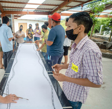 Participantes ratifican su compromiso con la visión y prototipos del sistema de alimentos del mar de Galápagos. 10